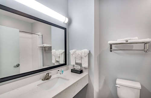 Horn Lake Hotel | Days Inn & Suites by Wyndham Horn Lake/Memphis Graceland