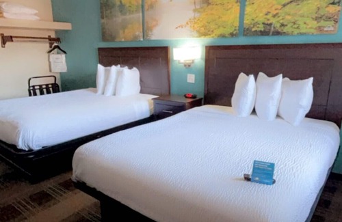 Springfield Hotel | Days Inn & Suites by Wyndham Springfield on I-44
