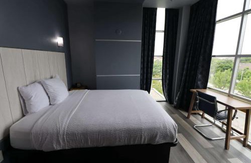 Milwaukee Hotel | Days Inn & Suites by Wyndham Milwaukee