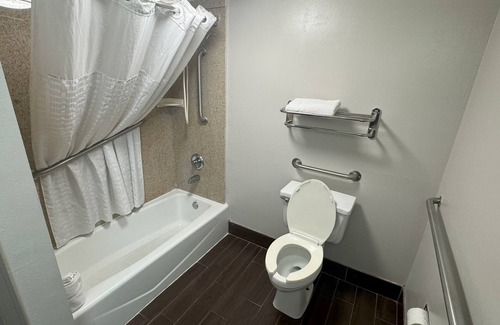 Tuscaloosa Hotel | Days Inn & Suites by Wyndham Tuscaloosa - Univ. of Alabama