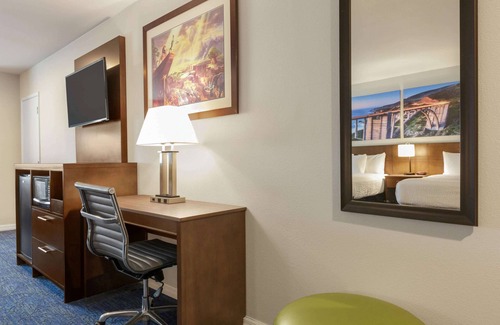 Anaheim Resort Hotel | Days Inn & Suites by Wyndham Anaheim At Disneyland Park