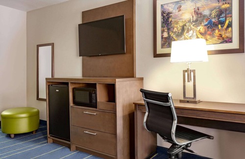 Anaheim Resort Hotel | Days Inn & Suites by Wyndham Anaheim At Disneyland Park