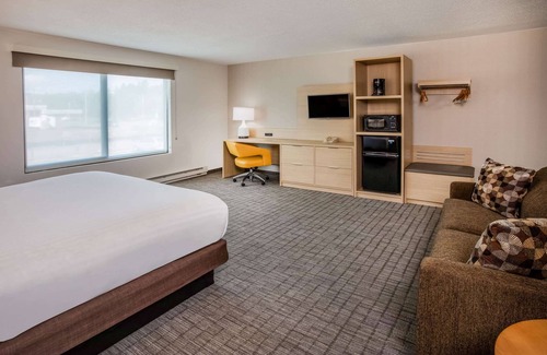 Duluth Hotel | Days Inn & Suites by Wyndham Duluth by the Mall