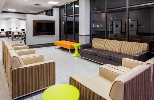 Orlando Hotel | Days Inn & Suites by Wyndham Orlando Airport