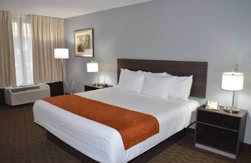 Orlando Hotel | Days Inn & Suites by Wyndham Orlando Airport