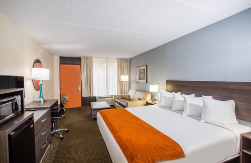 Orlando Hotel | Days Inn & Suites by Wyndham Orlando Airport