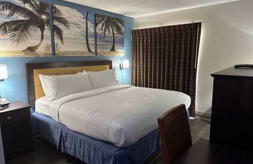 Tampa Hotel | Days Inn & Suites by Wyndham Tampa near Ybor City