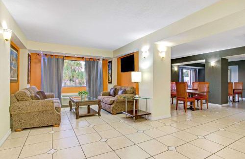 Tampa Hotel | Days Inn & Suites by Wyndham Tampa - Ybor City