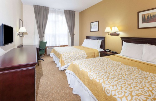 Northlake Hotel | Days Inn & Suites by Wyndham Tucker/Northlake