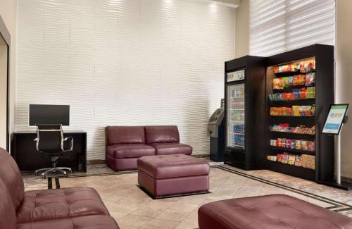 Anaheim Resort Hotel | Days Inn & Suites by Wyndham Anaheim At Disneyland Park