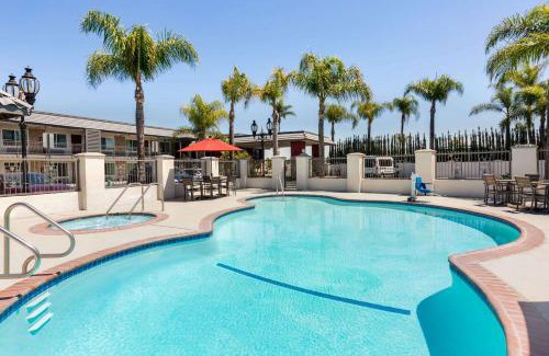 Anaheim Resort Hotel | Days Inn & Suites by Wyndham Anaheim At Disneyland Park