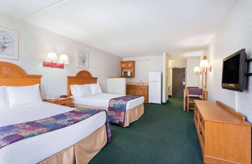 Lexington Hotel | Days Inn & Suites by Wyndham Lexington