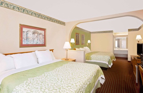 Starkville Hotel | Days Inn & Suites by Wyndham Starkville