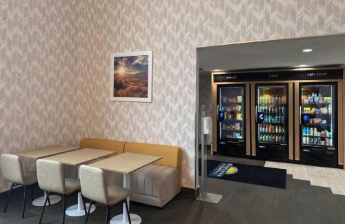 Rib Mountain Hotel | Days Inn & Suites by Wyndham Wausau