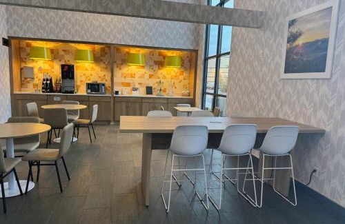 Rib Mountain Hotel | Days Inn & Suites by Wyndham Wausau