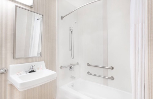 York Hotel | Days Inn & Suites by Wyndham York