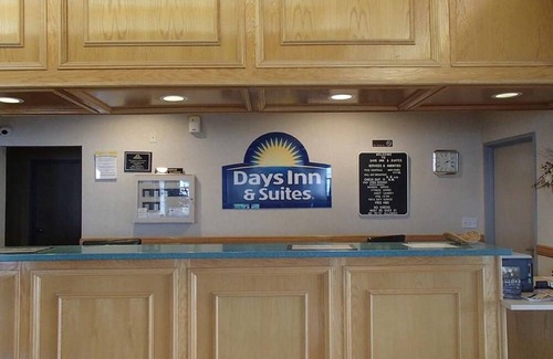 South Side Hotel | Days Inn & Suites by Wyndham Corpus Christi Central