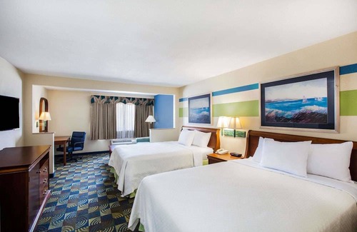 South Side Hotel | Days Inn & Suites by Wyndham Corpus Christi Central