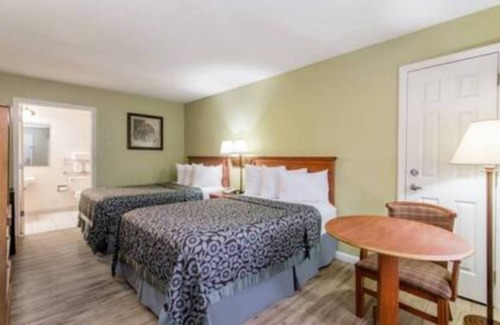 National Gardens House | Daytona 1 beach Favorite! Non-stop fun,sun,relax