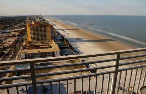 Brush - Stewarts Resort | Daytona Beach, FL: 1 Bedroom Condo w/Beach, Resort Pools, WiFi & More!
