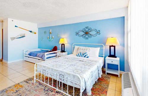 East Daytona Hotel | Daytona Dreamin' Unit 320