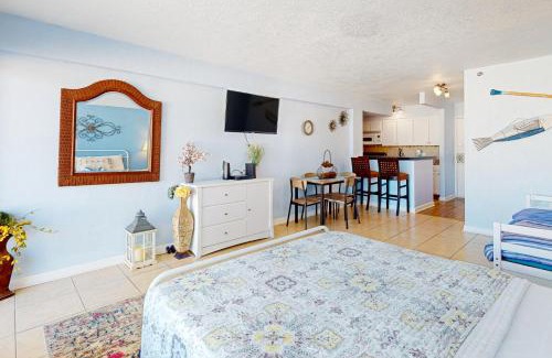East Daytona Hotel | Daytona Dreamin' Unit 320