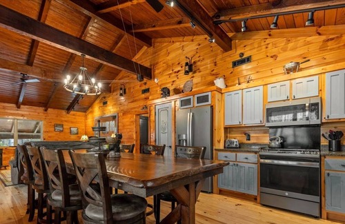 Blue Ridge Cabin | DAZE AT THE RIVER