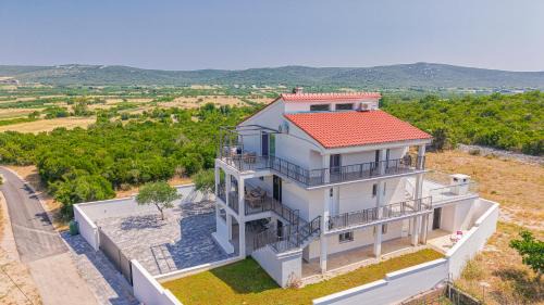 Dazlina Villa | Dazlina Resort New! 14 guests villa, Breakfast & Pool