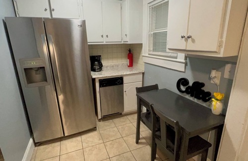 Burlington House | Dazzling Downtown Duplex(entire duplex) close to Elon University