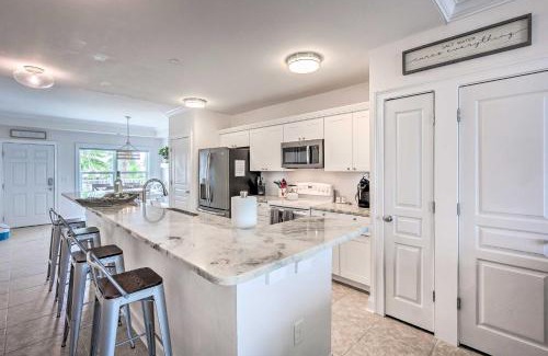 Mexico Beach Apartment | Dazzling Mexico Beach Condo - Walk to the Beach!