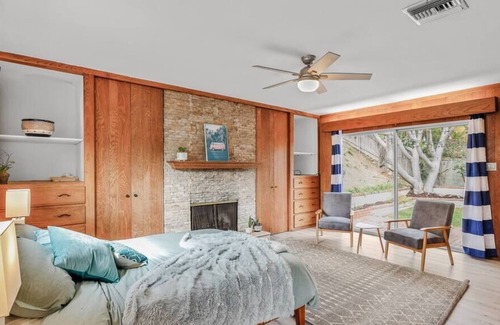 Sunset Park House | Dazzling Westside 4 BR Home | Minutes to the Beach