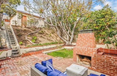 Sunset Park House | Dazzling Westside 4 BR Home | Minutes to the Beach