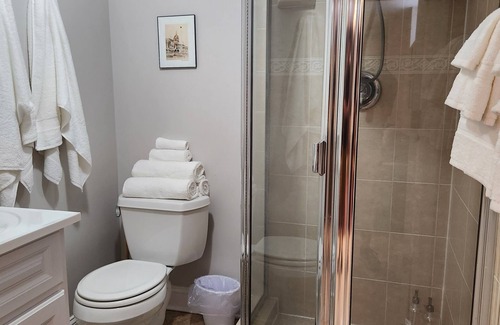 Eisenhower East House | DC Retreat with Metro and Trail Access, Kid and Pet Friendly!