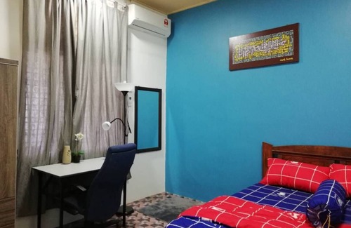 Kampung Gong Datok House | De Akasia Homestay Gong Badak, Kuala Lumpur