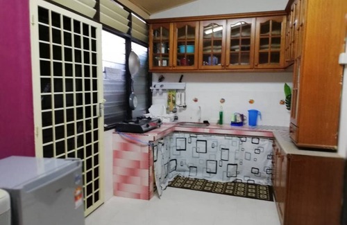 Kampung Gong Datok House | De Akasia Homestay Gong Badak, Kuala Lumpur
