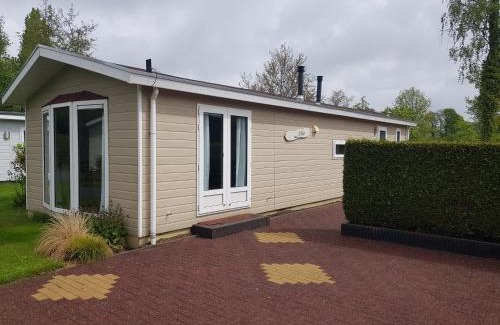 Nunspeet Ski Chalet | De Bijsselse Enk, Lelie