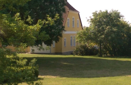 Klaushagen Apartment | Appartment in manour house with park. Lake nearby. Enjoy Naturepark.