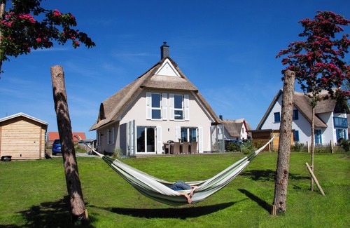 Gross Schwansee House | Designer vacation home ★ Sauna ★ Whirlpool ★ WMF kitchen ★ Beach ★ Go-kart