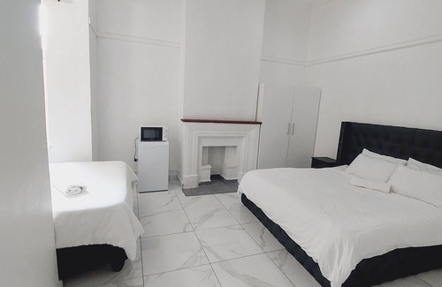 Port Elizabeth Central House | De Dreamz Guesthouse