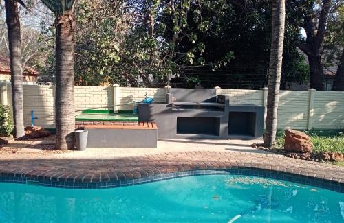 Lephalale House | De la Rose Guesthouse
