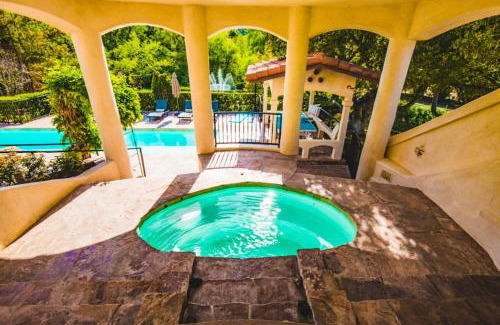 Temecula Villa | De Luz by AvantStay 5 Acre Estate w Lake Pool Hot Tub