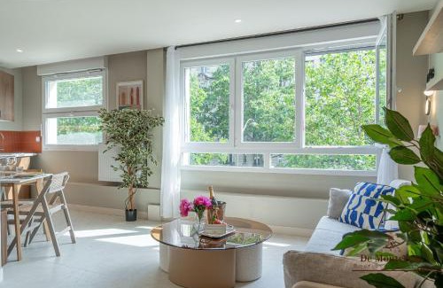 Notre-Dame-des-Champs Apartment | De Montescal - SPA Tub and AC Cosy apartment a prime location 40m2