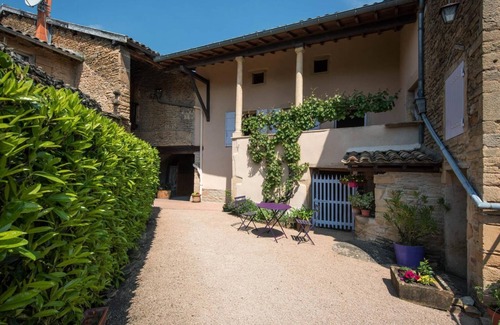 Chaintre House | De Pierre et de Vigne