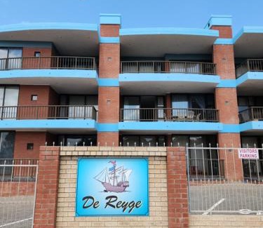 Jeffreys Bay Apartment | De Reyge