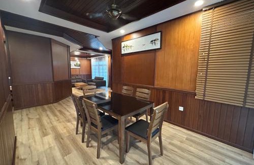 Kuching Villa | De Wooden Bungalow - Stutong Kuching