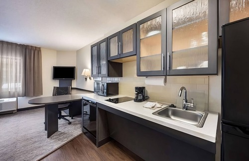 East Congress House | Deactivated: Low productivity x bad review.