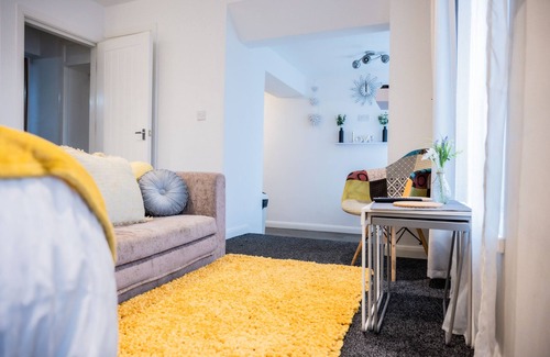 Kirkheaton Apartment | Dealhouse Apartments 11