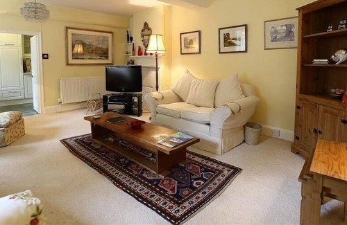 Littledean Cottage | DEAN HALL, romantic, character holiday cottage in Littledean