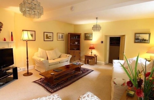 Littledean Cottage | DEAN HALL, romantic, character holiday cottage in Littledean