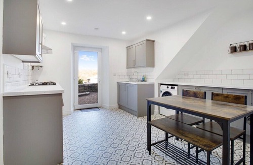 Hexham House | Dean St Retreat: Cosy Urban Escape, Sleeps 5!